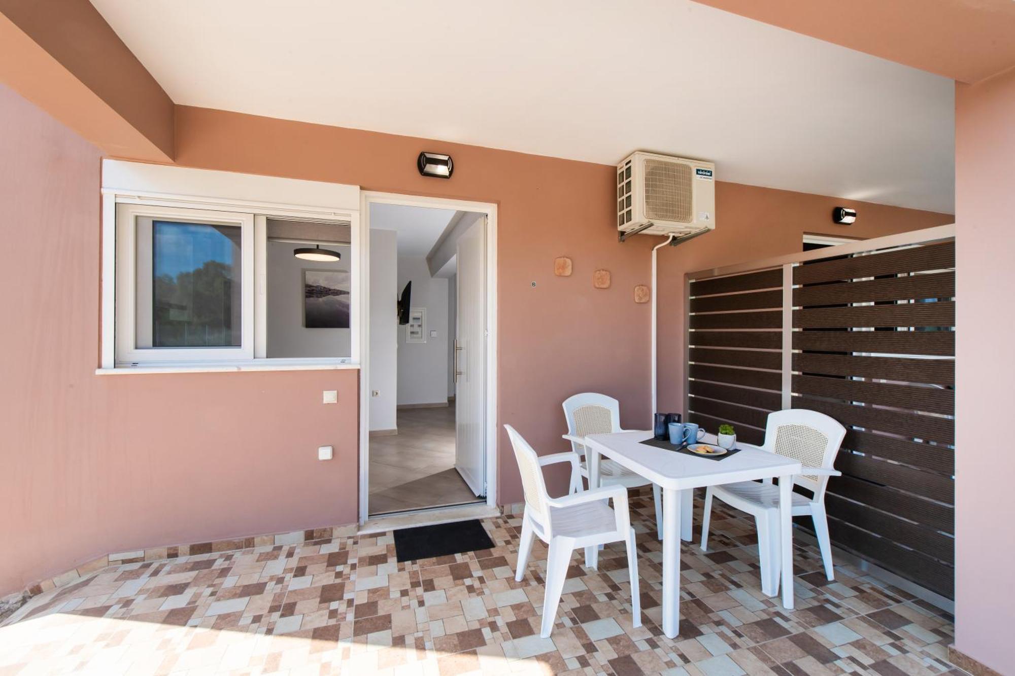Ruellia Luxury Apartments Kalligoni Luaran gambar